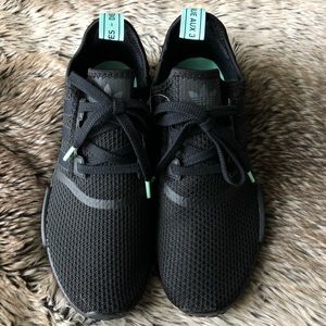 adidas nmd r1 womens black and mint